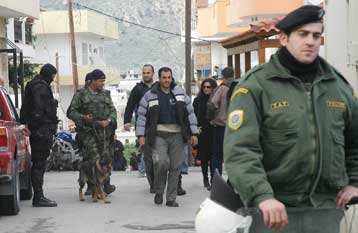 Νέες συλλήψεις και ευρήματα στις αστυνομικές έρευνες στα Ζωνιανά