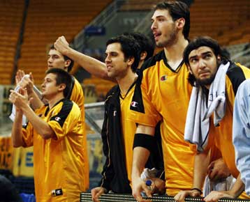 Διάστρεμμα ο Ταπούτος, στο χειρουργείο ο Παπανικολάου