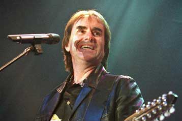 Ο πρώτος δυτικός καλλιτέχνης που πάει στο Ιράν μετά το 79 γίνεται ο Κρις ντε Μπεργκ