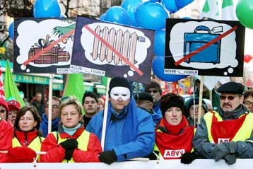 Στους δρόμους κατέβηκαν οι Βέλγοι αντιδρώντας στη συνεχιζόμενη πολιτική κρίση