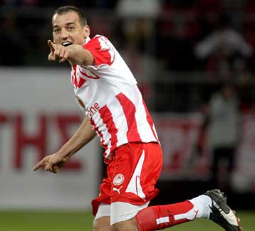 Ντάρκο… λαμπρός τον οδηγεί και με 1-0 επί της ΑΕΚ ο Ολυμπιακός έπιασε κορυφή