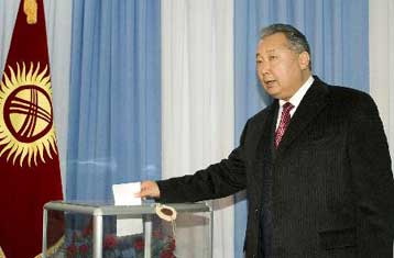 Το κόμμα του Κουρμανμπέκ Μπακίγεφ κέρδισε τις βουλευτικές εκλογές στο Κιργιστάν