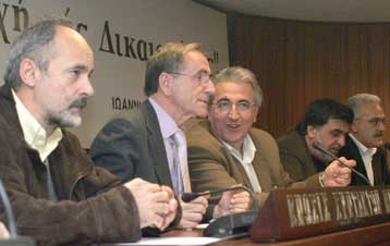 Με κλιμάκωση κινητοποιήσεων προειδοποιούν τα συνδικάτα για το Ασφαλιστικό