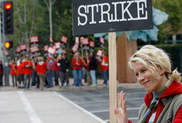 Ενωμένα απέναντι στους σεναριογράφους παραμένουν τα στούντιο του Χόλιγουντ