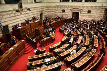 Κόντρα κυβέρνησης-ΠΑΣΟΚ στη συζήτηση του προϋπολογισμού με αφορμή την ομιλία Σημίτη