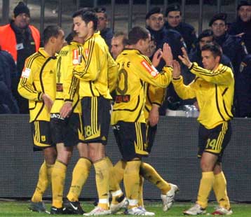 «Πετά» για Μόναχο ο Αρης, ελπίζει να πετάξει και στους «32»