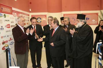 Κοινωνικό Παντοπωλείο για τις άπορες οικογένειες στο κέντρο της Αθήνας