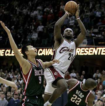 Ιστορία έγραψε ο Λεμπρόν Τζέιμς στο 104-99 των Καβαλίερς επί των Μπακς