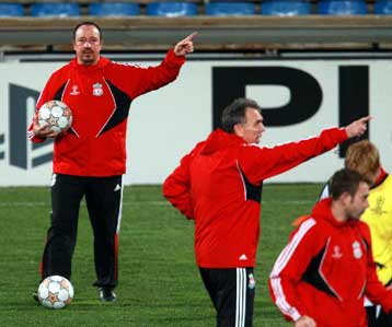 Στήριξη της διοίκησης της Λίβερπουλ στον Μπενίτεθ