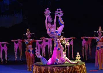 Ισορροπία, ήχοι και χρώματα στο χριστουγεννιάτικο πρόγραμμα του Μεγάρου Μουσικής