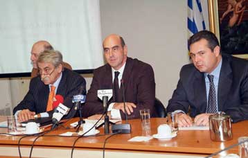 Τα λιμάνια θα διατηρήσουν το δημόσιο χαρακτήρα τους, τόνισε ο Γ.Βουλγαράκης