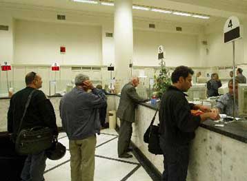 Οριακή επιτάχυνση στις χορηγήσεις δανείων σε νοικοκυριά και επιχειρήσεις τον Οκτώβριο