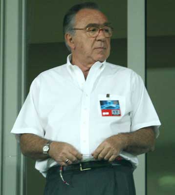 Ο Σ. Κόκκαλης «χρυσώνει» τους παίκτες για την πρόκριση στο Champions League