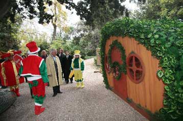 Σε «Μαγεμένο Δάσος» μεταμορφώθηκε για τα Χριστούγεννα ο Εθνικός Κήπος