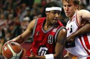 Τη φανέλα της ΑΕΚ φορά και επισήμως ο Φιλμπέρτο Ριβέρα