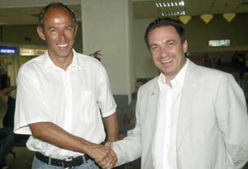 Ο Βατσινάς υποστηρίζει ότι έχει ευθύνες, αλλά όχι περισσότερες από τον Μάουρερ