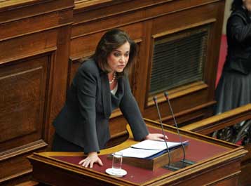 Παρέμβαση Μπακογιάννη στον προϋπολογισμό με μήνυμα σε Σκόπια και Αγκυρα