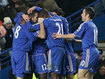 Τα… μπλε εκατομμύρια, μπροστά στο ερυθρόλευκο πάθος