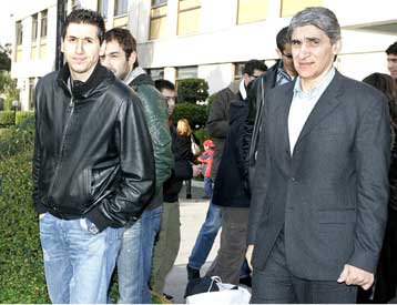 Δώρα και χαρά μοίρασαν στα παιδιά οι Έλληνες διεθνείς