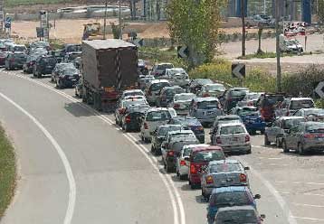 Ταλαιπωρία των εκδρομέων των Χριστουγέννων στο Πέταλο του Μαλιακού