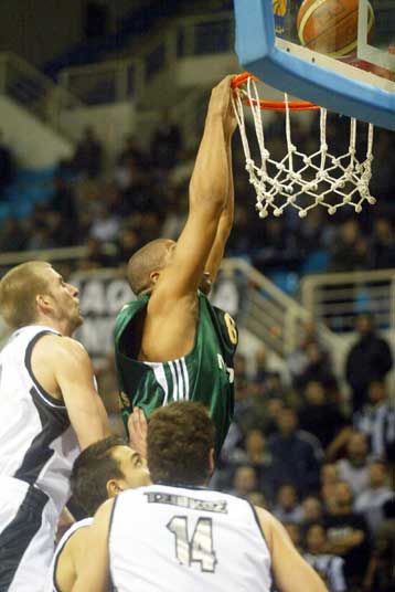 Καθάρισε στο 4ο δεκάλεπτο «σφραγίζοντας» εισιτήριο για τους «4»