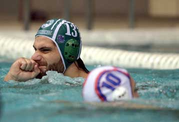 Νεύρα σε Γλυφάδα και Χανιά, εντός νερού αλλά και στις εξέδρες