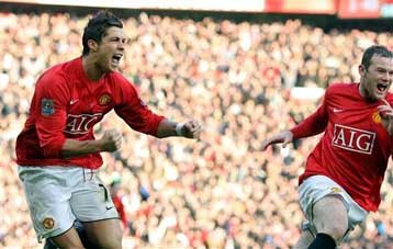 Ο Ρονάλντο οδήγησε τη Μάντσεστερ στο 2-1 επί της Εβερτον, η Τσέλσι 1-0 την Μπλάκμπερν