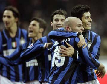 Πρωταθλήτρια χειμώνα η Ίντερ, 2-1 τη Μίλαν, η Φιορεντίνα πλησίασε την Ουντινέζε