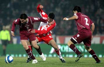 Το «Αλκαζάρ» έριξε τον Ολυμπιακό από την κορυφή μετά το 0-0 με τη Λάρισα