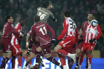 Δεν άνοιξε τα μεταγραφικά χαρτιά του ο Λεμονής, εξοργισμένος με οπαδούς ο Δώνης