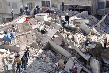 Κατάρρευση πολυκατοικίας στην Αλεξάνδρεια με τουλάχιστον πέντε θύματα