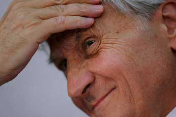 Η ΕΚΤ διατηρεί σταθερά τα επιτόκια, ανησυχεί για επιβράδυνση της ανάπτυξης