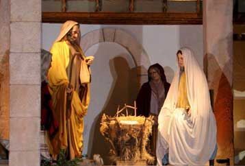 Σε κλίμα κατάνυξης τα Χριστούγεννα σε όλο τον κόσμο