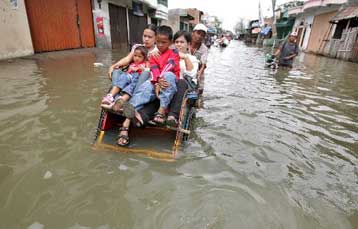 Δεκάδες νεκροί από κατολισθήσεις σε επαρχία της Ινδονησίας