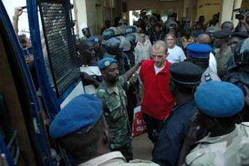 Καταναγκαστική εργασία οκτώ ετών για τους έξι Γάλλους της «Κιβωτού της Ζωής»