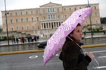 Βροχερός ο καιρός το επόμενο διήμερο, χιονοπτώσεις στα ορεινά προβλέπει η ΕΜΥ