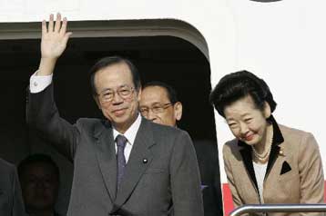 Πρώτο ταξίδι του Ιάπωνα πρωθυπουργού στην Κίνα σε πνεύμα συμφιλίωσης