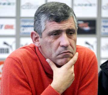 Αλλο σεβασμός και άλλο υποταγή, εκτιμά ο Σάντος για το ματς με την ΑΕΚ