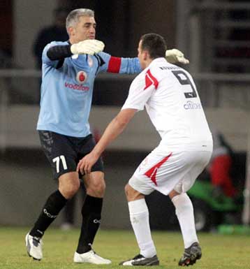 Ο Ολυμπιακός έκανε «31» και περιμένει την ΑΕΚ, «λευκή ισοπαλία» για Εργοτέλη, Λάρισα