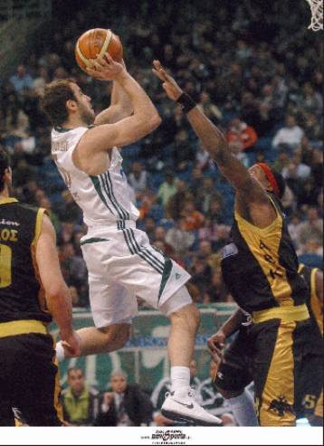 Ο Σπανούλης… ξεφούσκωσε την ΑΕΚ στο β ημίχρονο και ο Παναθηναϊκός 78-52