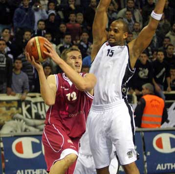 Ανοίγει τα φτερά του ο ΠΑΟΚ, 76-66 την ΑΕΛ και δεύτερη σερί νίκη