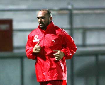 Ο Ολυμπιακός περιμένει τον Μπελούτσι, συζητά για Αλμιρόν και αναρωτιέται για Μπράβο