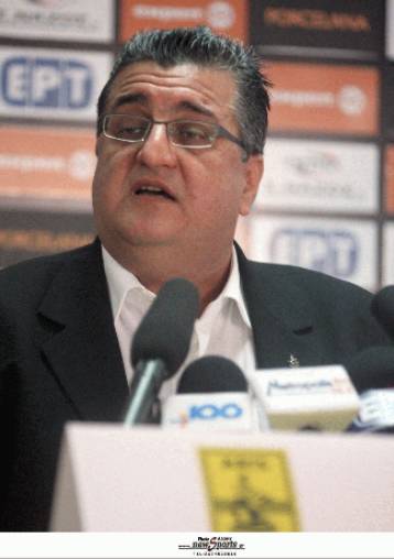 Όποιος κάνει πιο πολλά τηλεφωνήματα στο ελληνικό ποδόσφαιρο κερδίζει, δήλωσε ο Σκόρδας