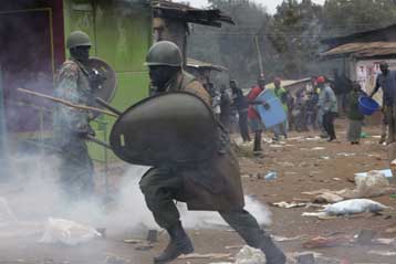 Δεκάδες νεκροί από τις βίαιες ταραχές που σπαράσσουν μετεκλογικά την Κένυα