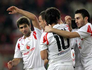 Σειρά παίρνουν Μπελούτσι και Γένσεν στον Ολυμπιακό