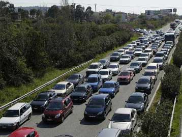Ουρές και ελλείψεις την τελευταία ημέρα για τα σήματα τελών κυκλοφορίας