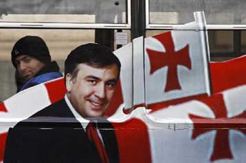 Προβάδισμα Σαακασβίλι στις προεδρικές εκλογές στη Γεωργία, για νοθεία μιλά η αντιπολίτευση