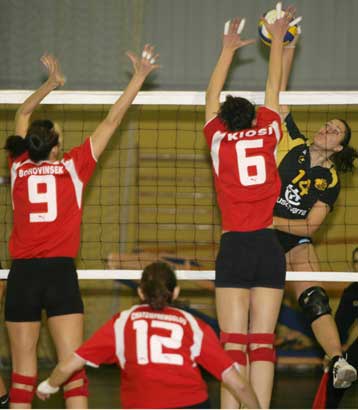 Καθαρή νίκη 3-0 σετ για τα κορίτσια του Ολυμπιακού επί της ΑΕΚ