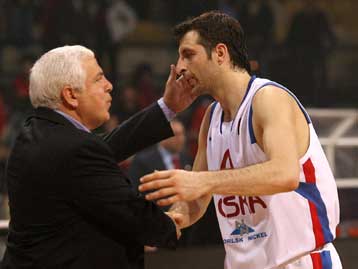 Οι τίτλοι δεν έρχονται μόνο με ωραίο μπάσκετ, δηλώνει ο Θοδωρής Παπαλουκάς