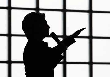 Εύθραστο προβάδισμα της Χίλαρι Κλίντον εν όψει των προκριματικών στο Ν.Χαμσάιρ